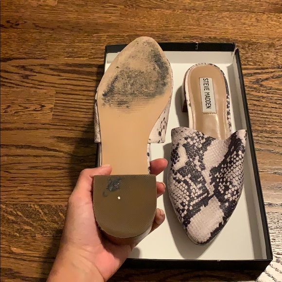 Steve Madden flats in snake - Picture 3 of 4